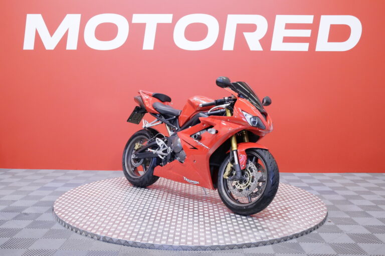 Triumph - Daytona - 675 // Suomi-pyörä / Huoltokirja / Kaatumatapit / Hieno! // - Moottoripyörä