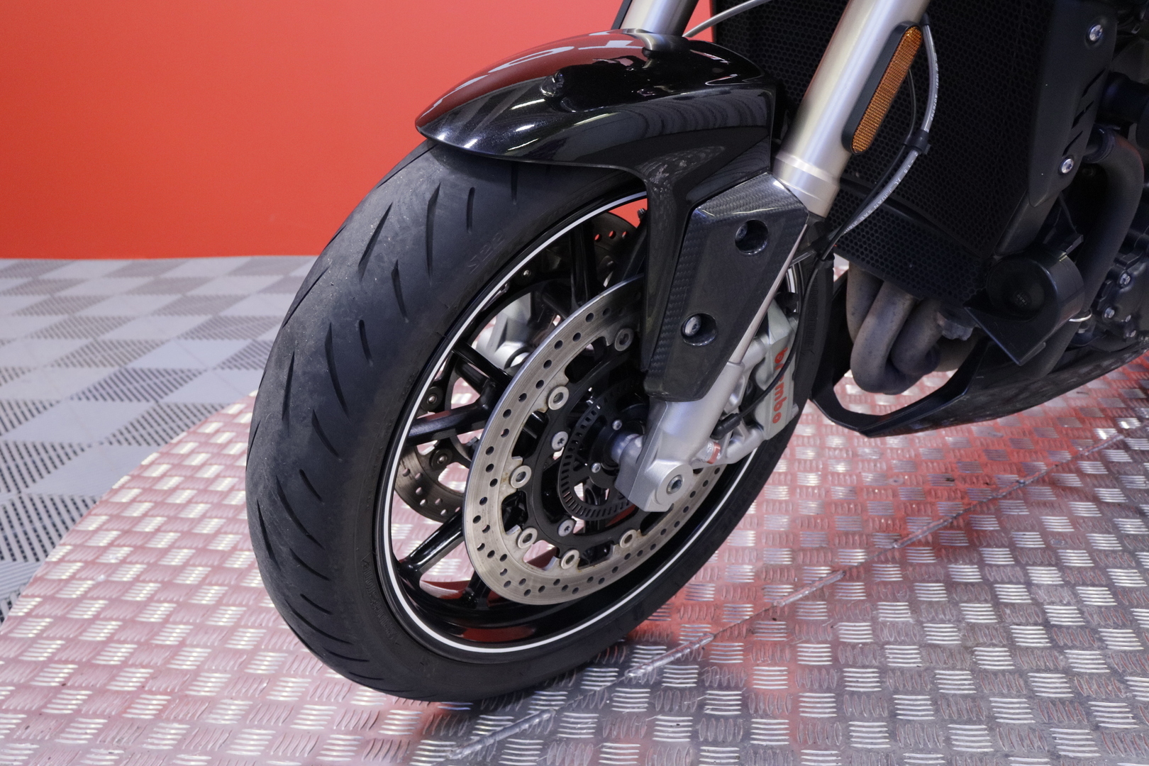 Triumph - SPEED TRIPLE - 1050 S // Suomipyörä / Huoltokirja / Arrow // - Moottoripyörä