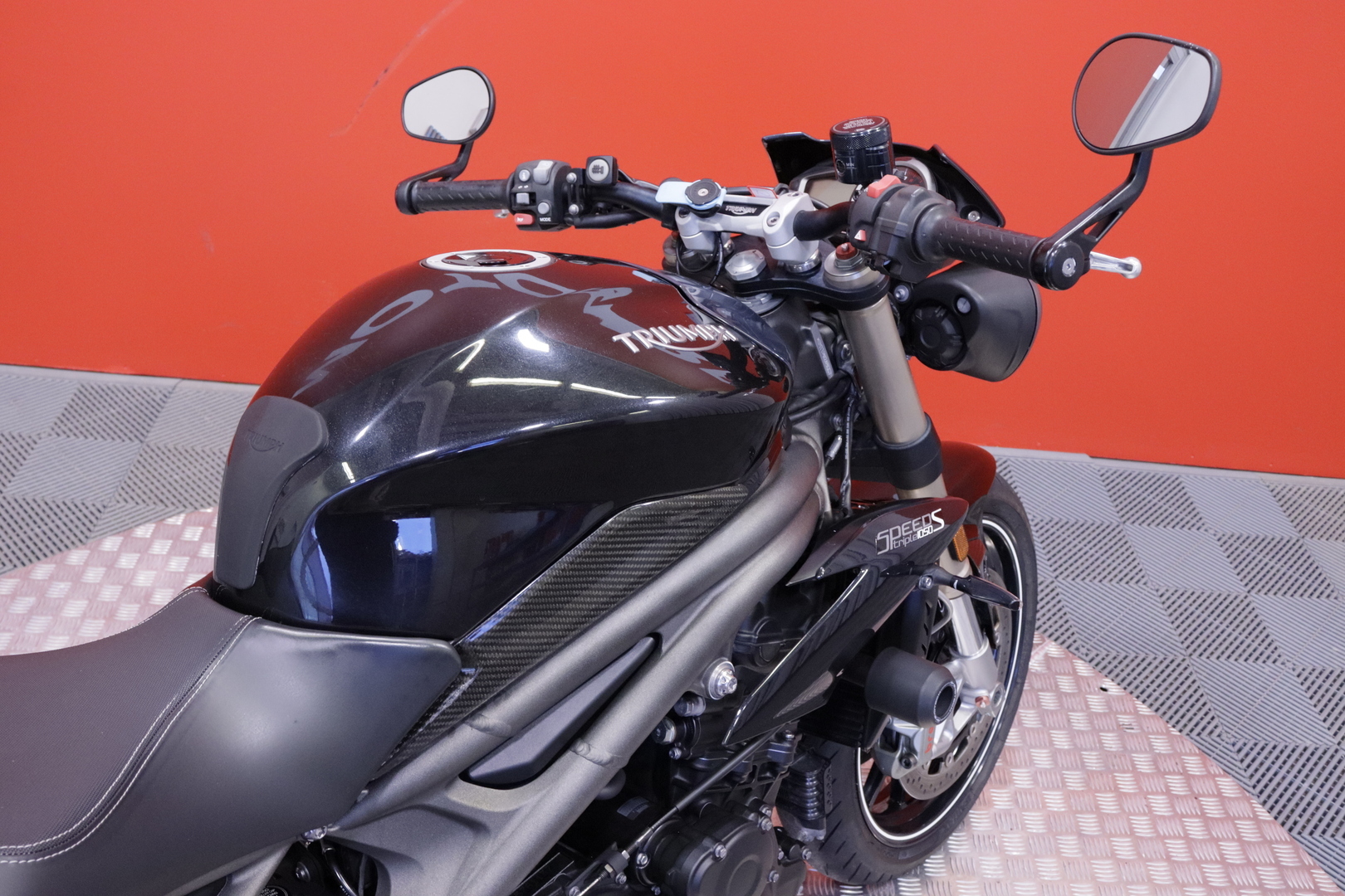 Triumph - SPEED TRIPLE - 1050 S // Suomipyörä / Huoltokirja / Arrow // - Moottoripyörä