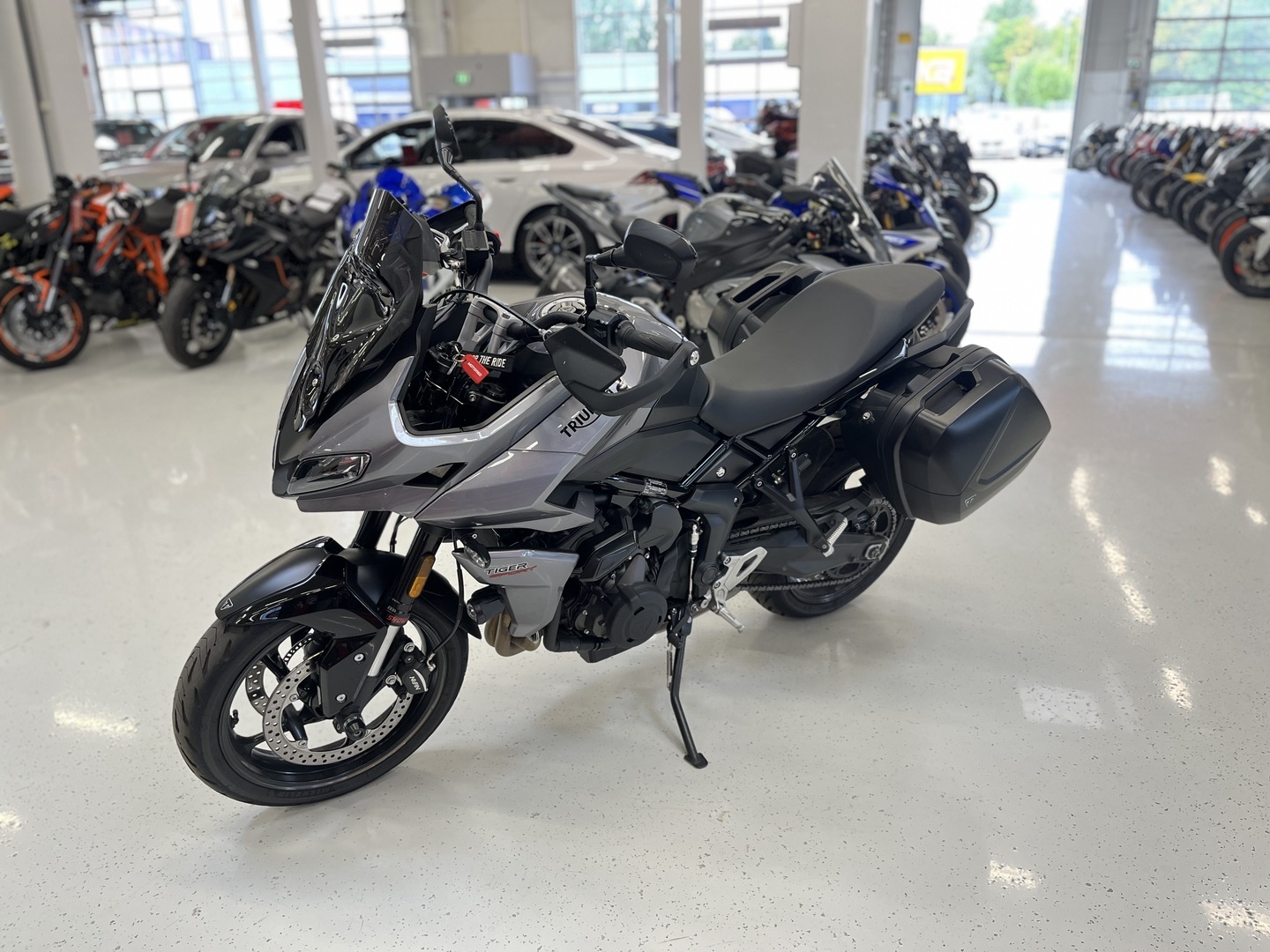 Triumph - TIGER - 660 Sport // Huoltokirja / Suomi-pyörä / Sivulaukut / Shifter // - Moottoripyörä