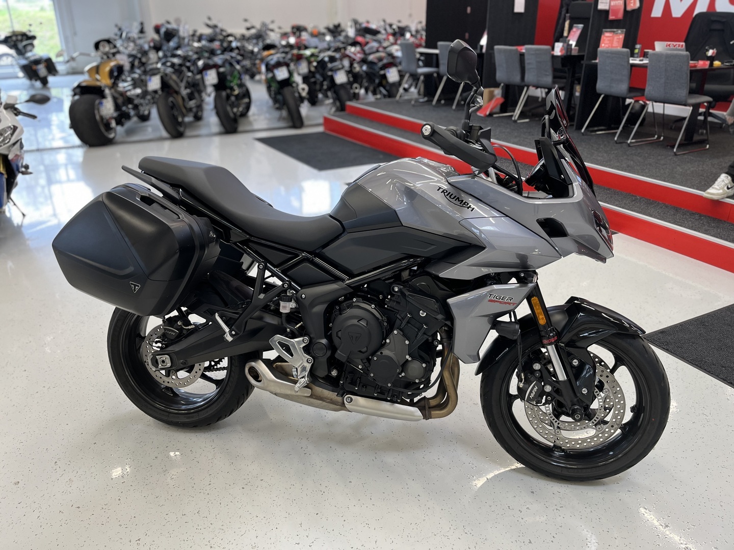 Triumph - TIGER - 660 Sport // Huoltokirja / Suomi-pyörä / Sivulaukut / Shifter // - Moottoripyörä