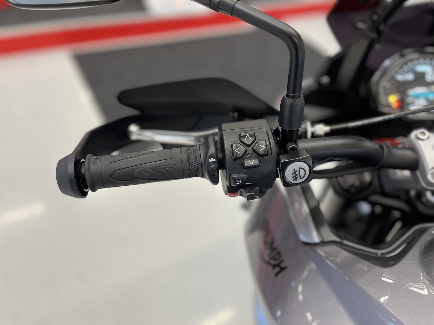 Triumph - TIGER - 660 Sport // Huoltokirja / Suomi-pyörä / Sivulaukut / Shifter // - Moottoripyörä