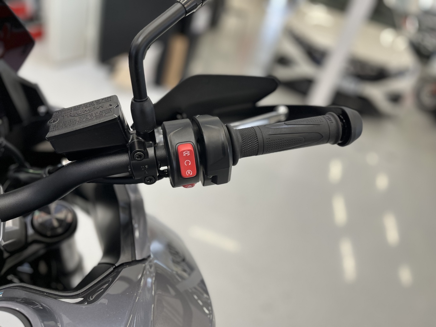 Triumph - TIGER - 660 Sport // Huoltokirja / Suomi-pyörä / Sivulaukut / Shifter // - Moottoripyörä