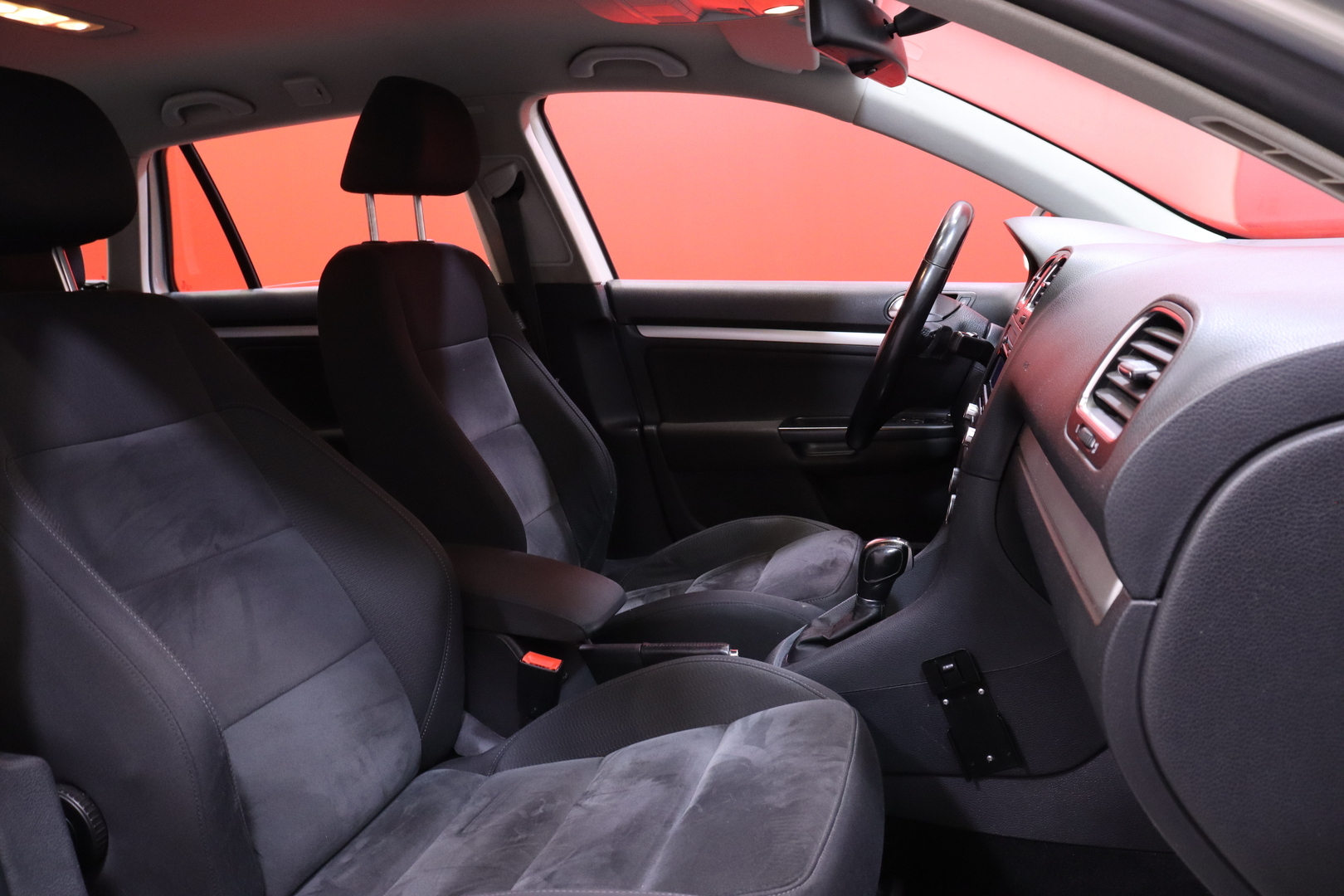 Volkswagen - Golf - Variant Highline 1,6 TDI 77 kW (105 hv) BlueMotion Technology DSG-automaatti - Farmari