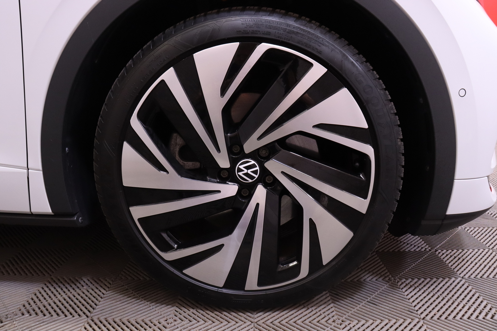 Volkswagen - ID.4 - GTX 4MOTION Business Max Edition akku 77 kWh - Maastoauto