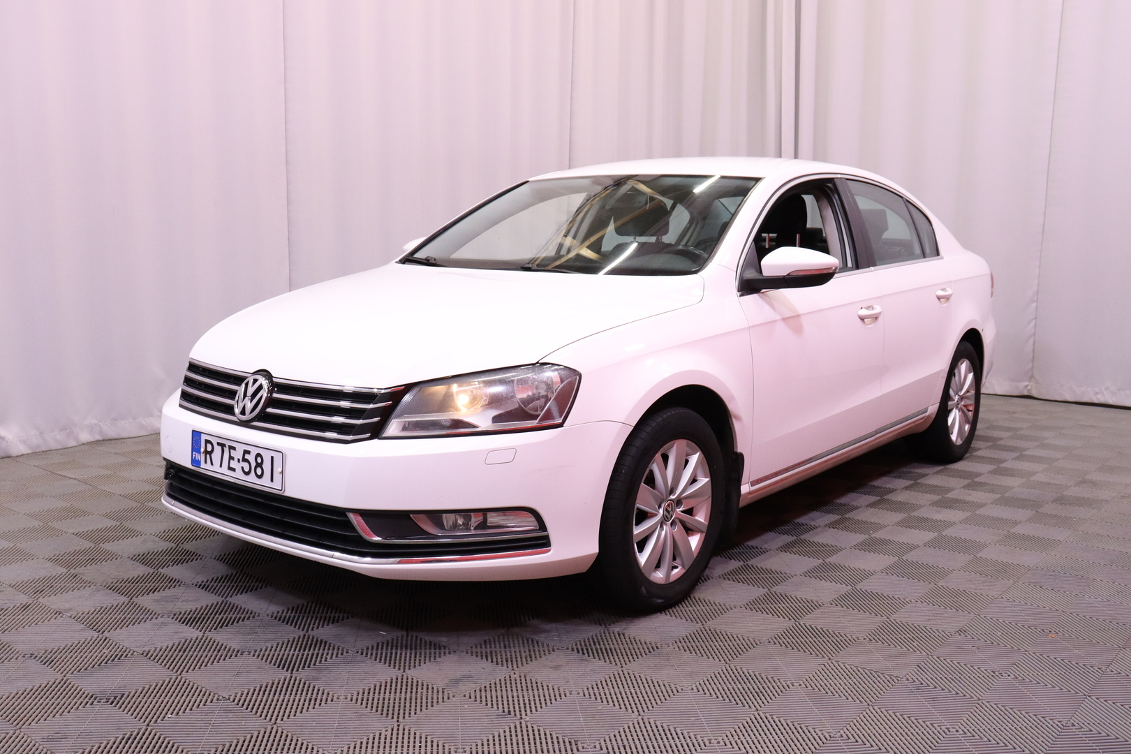 Volkswagen - Passat - Sedan Comfortline 1,4 TSI 90 kW (122 hv) DSG-automaatti BlueMotion Technology - Sedan