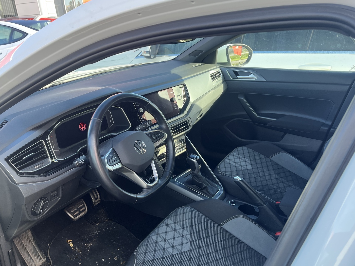 Volkswagen - Taigo - R-Line Business 1,5 TSI 110 kW DSG - Farmari