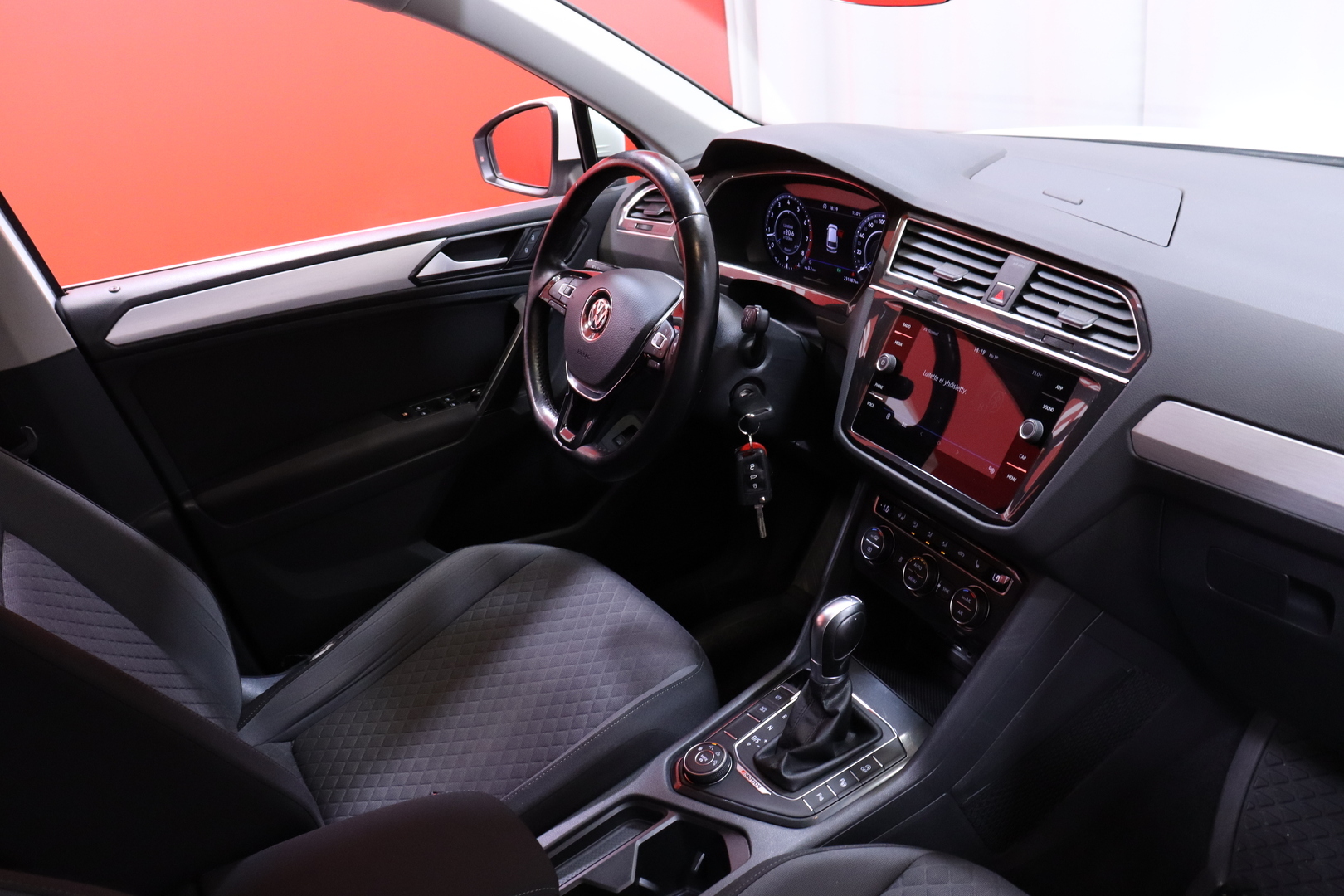 Volkswagen - Tiguan - Comfortline 1,4 TSI 110 kW (150 hv) 4MOTION DSG-automaatti Winter Edition - Maastoauto