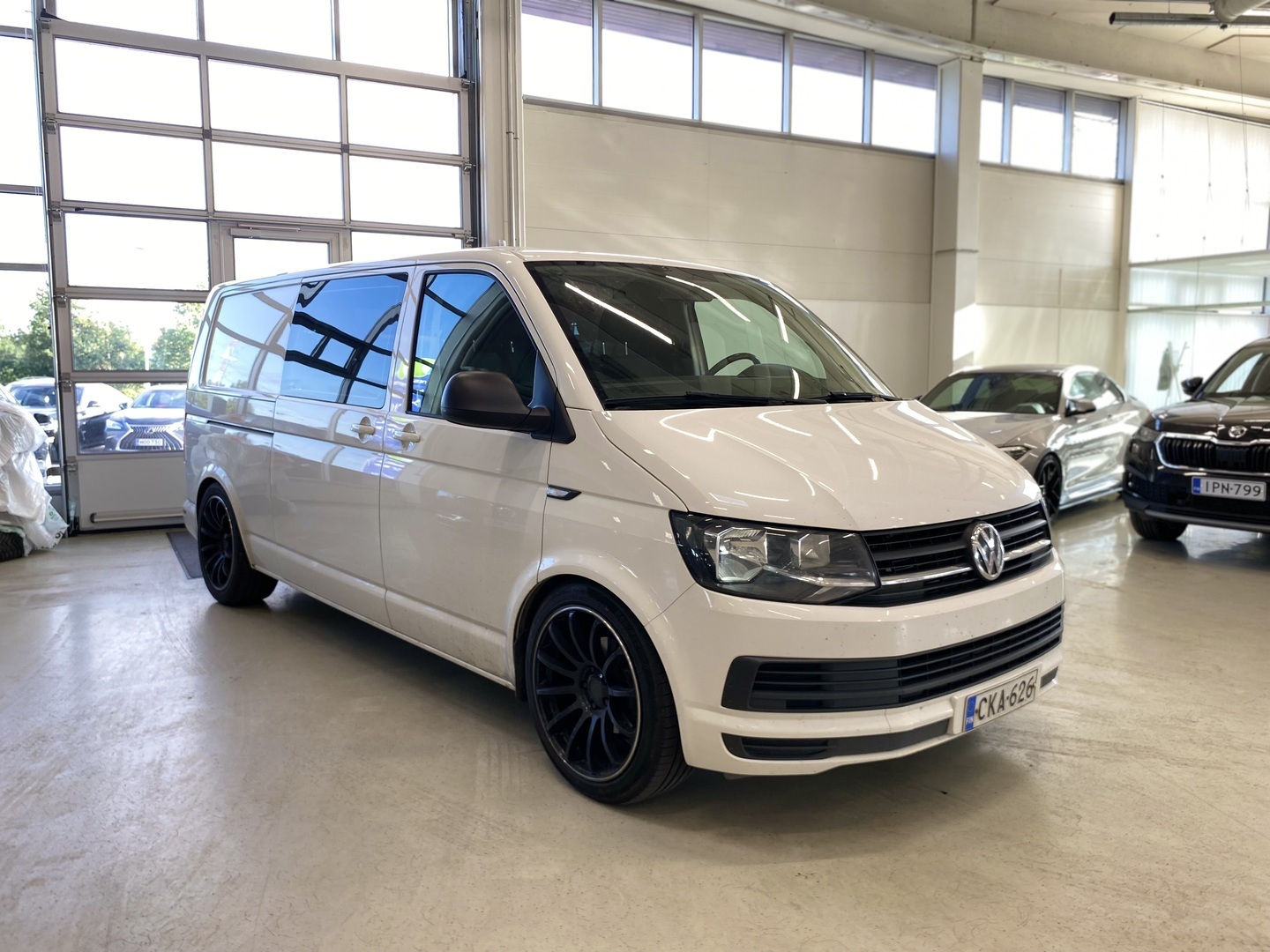 Volkswagen - Transporter - umpipakettiauto pitkä 2,0 TDI 75 kW EU5 - Pakettiauto