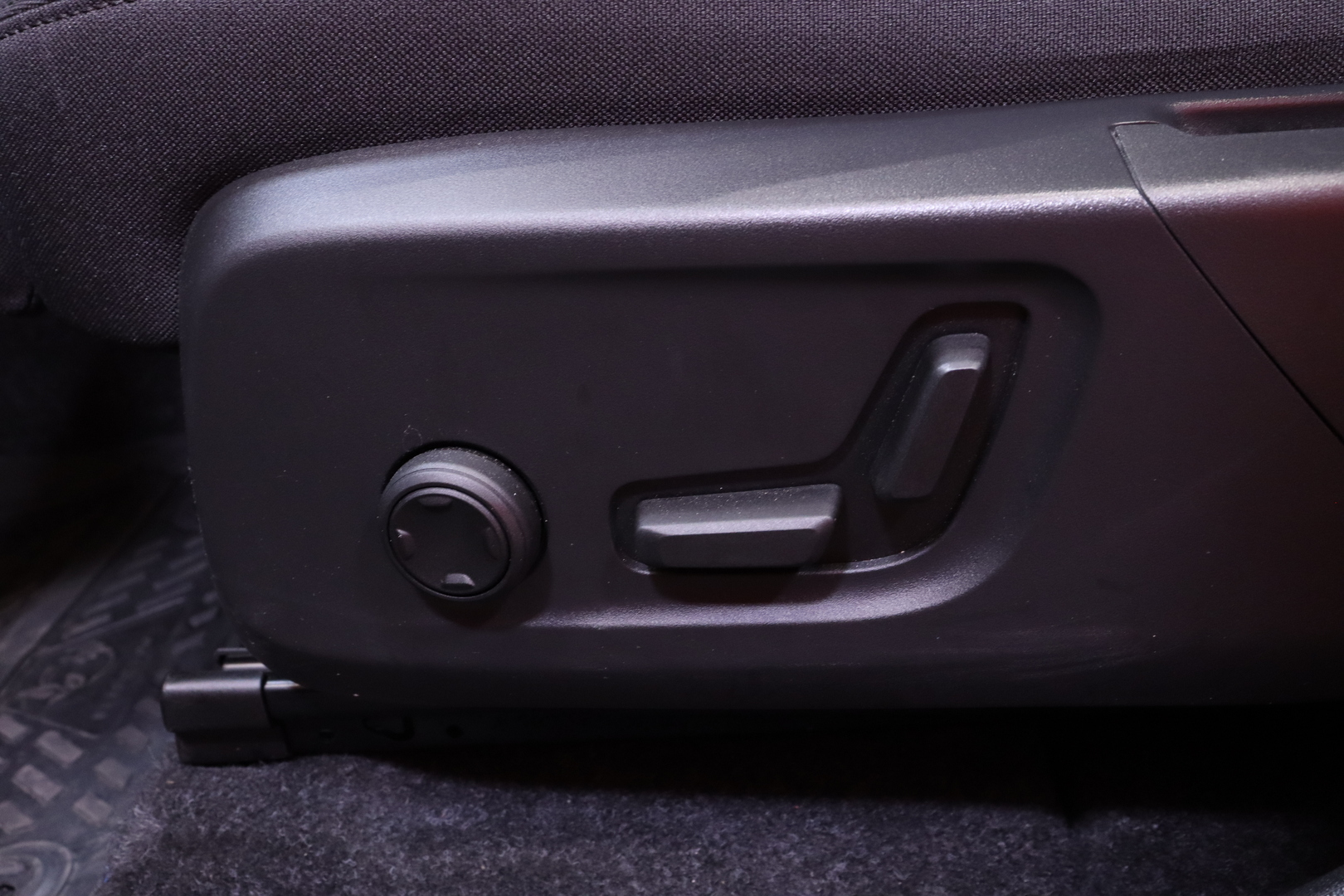 Volvo - C40 - Recharge Ultimate aut - Maastoauto