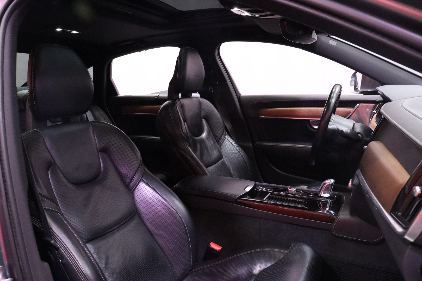 Volvo - S90 - T8 AWD Inscription Plus aut // B&W / ACC / Webasto / Koukku / Hierovat Muistinahat / Pilot Assist / HUD / Panorama // - Sedan