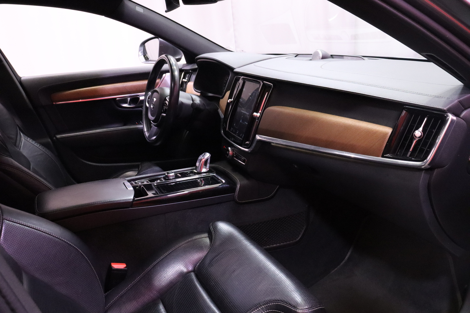 Volvo - S90 - T8 AWD Inscription Plus aut // B&W / ACC / Webasto / Koukku / Hierovat Muistinahat / Pilot Assist / HUD / Panorama // - Sedan