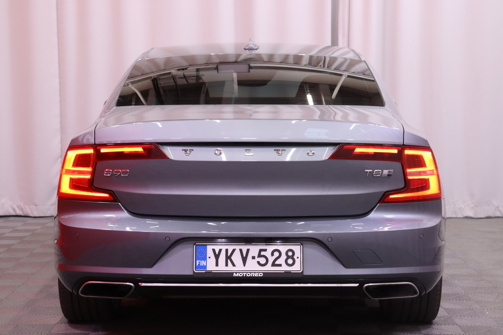 Volvo - S90 - T8 AWD Inscription Plus aut // B&W / ACC / Webasto / Koukku / Hierovat Muistinahat / Pilot Assist / HUD / Panorama // - Sedan