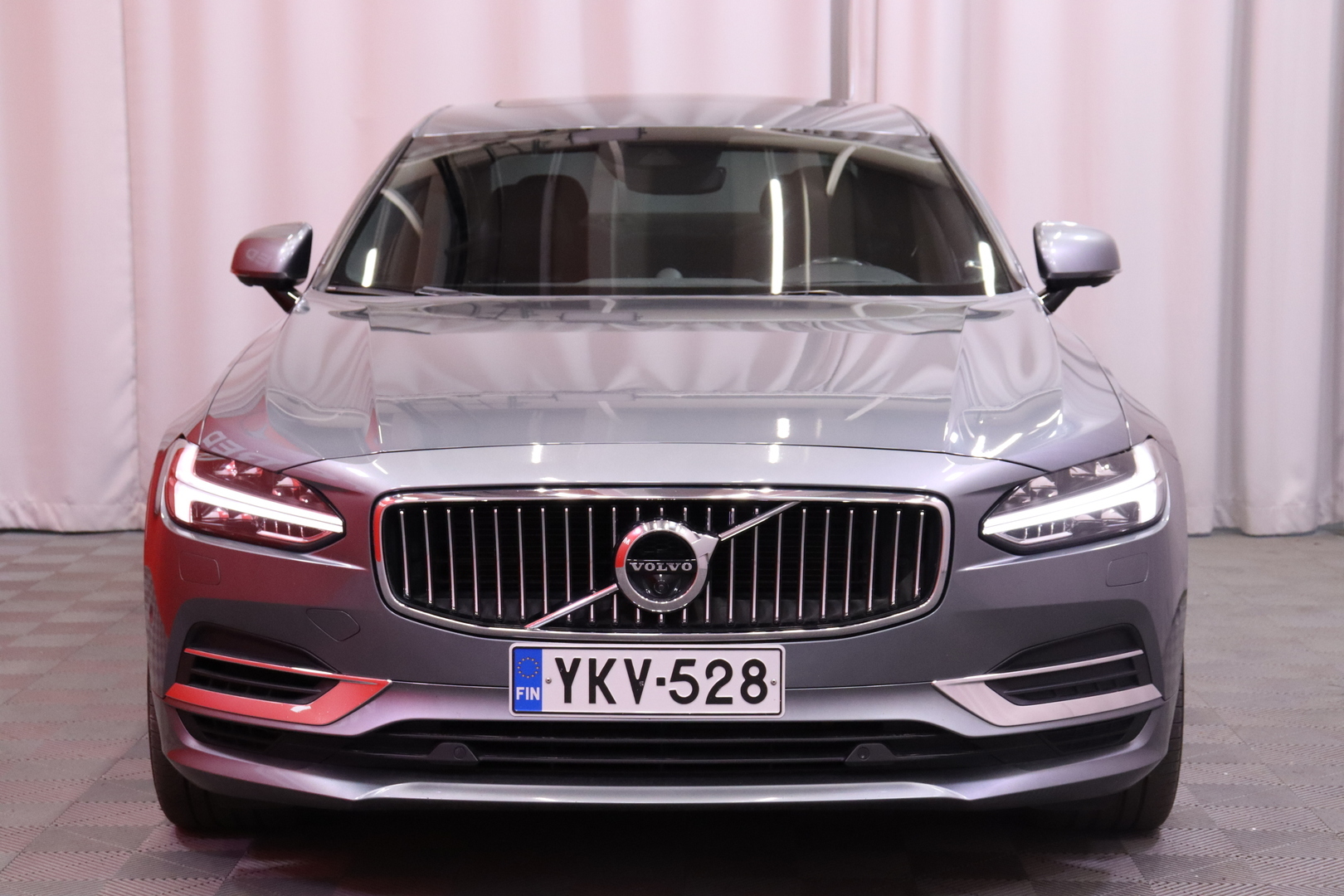 Volvo - S90 - T8 AWD Inscription Plus aut // B&W / ACC / Webasto / Koukku / Hierovat Muistinahat / Pilot Assist / HUD / Panorama // - Sedan