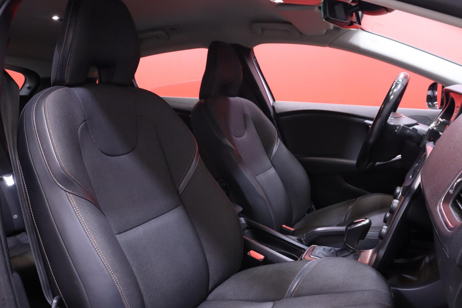 Volvo - V40 Cross Country - D2 Business aut / Myydään huutokaupat.com - Viistoperä