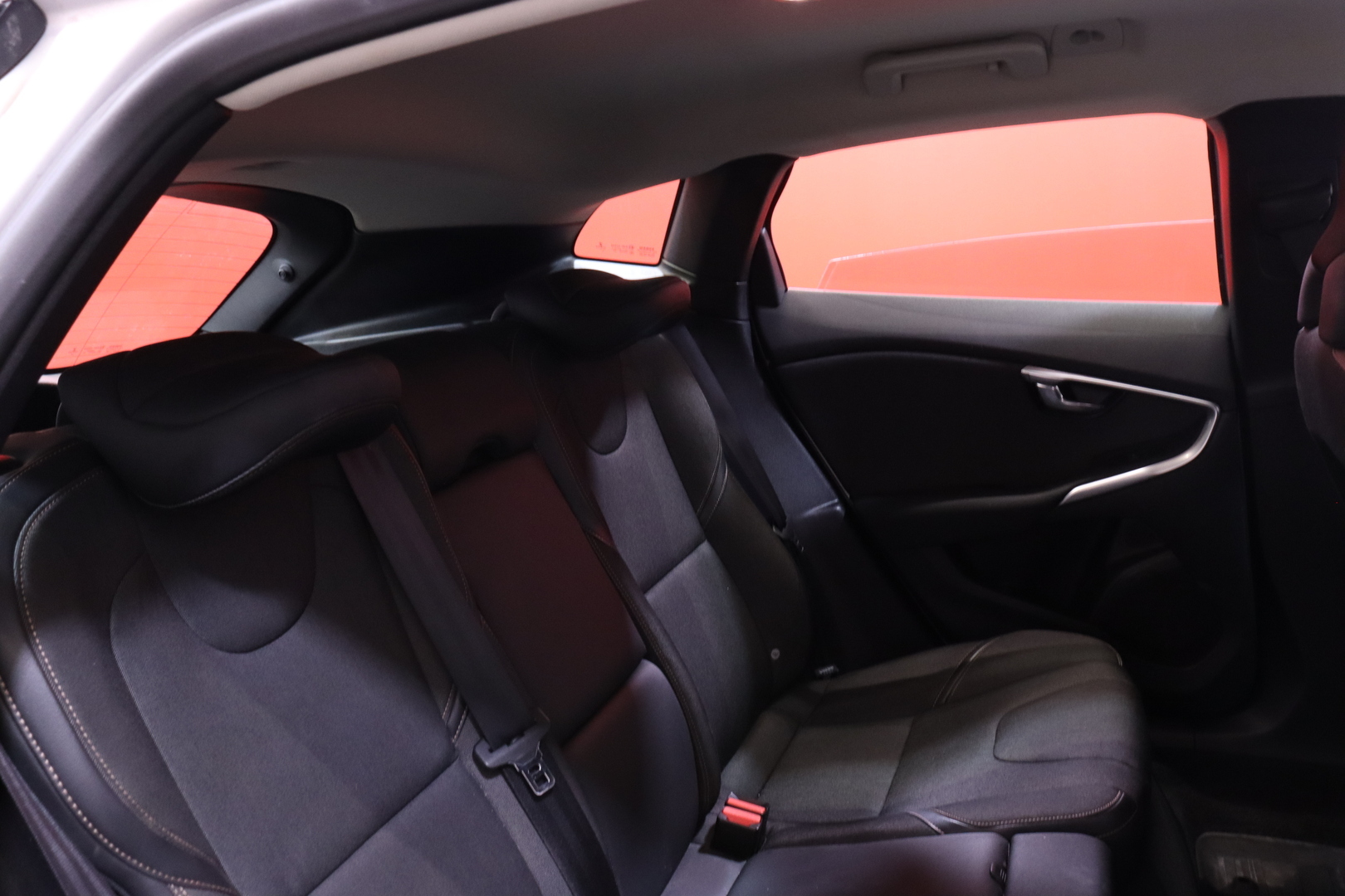 Volvo - V40 Cross Country - D2 Business aut / Myydään huutokaupat.com - Viistoperä