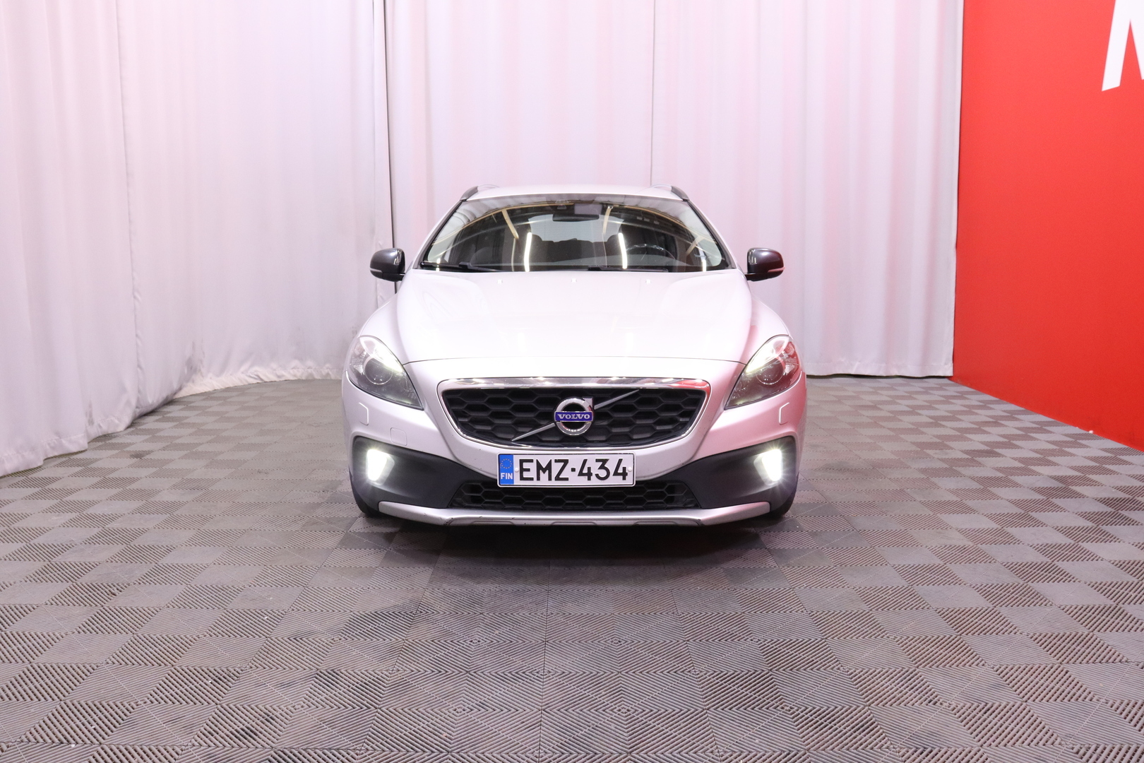 Volvo - V40 Cross Country - D2 Business aut / Myydään huutokaupat.com - Viistoperä