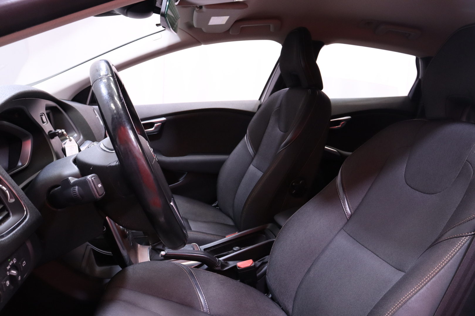 Volvo - V40 Cross Country - D2 Business aut / Myydään huutokaupat.com - Viistoperä