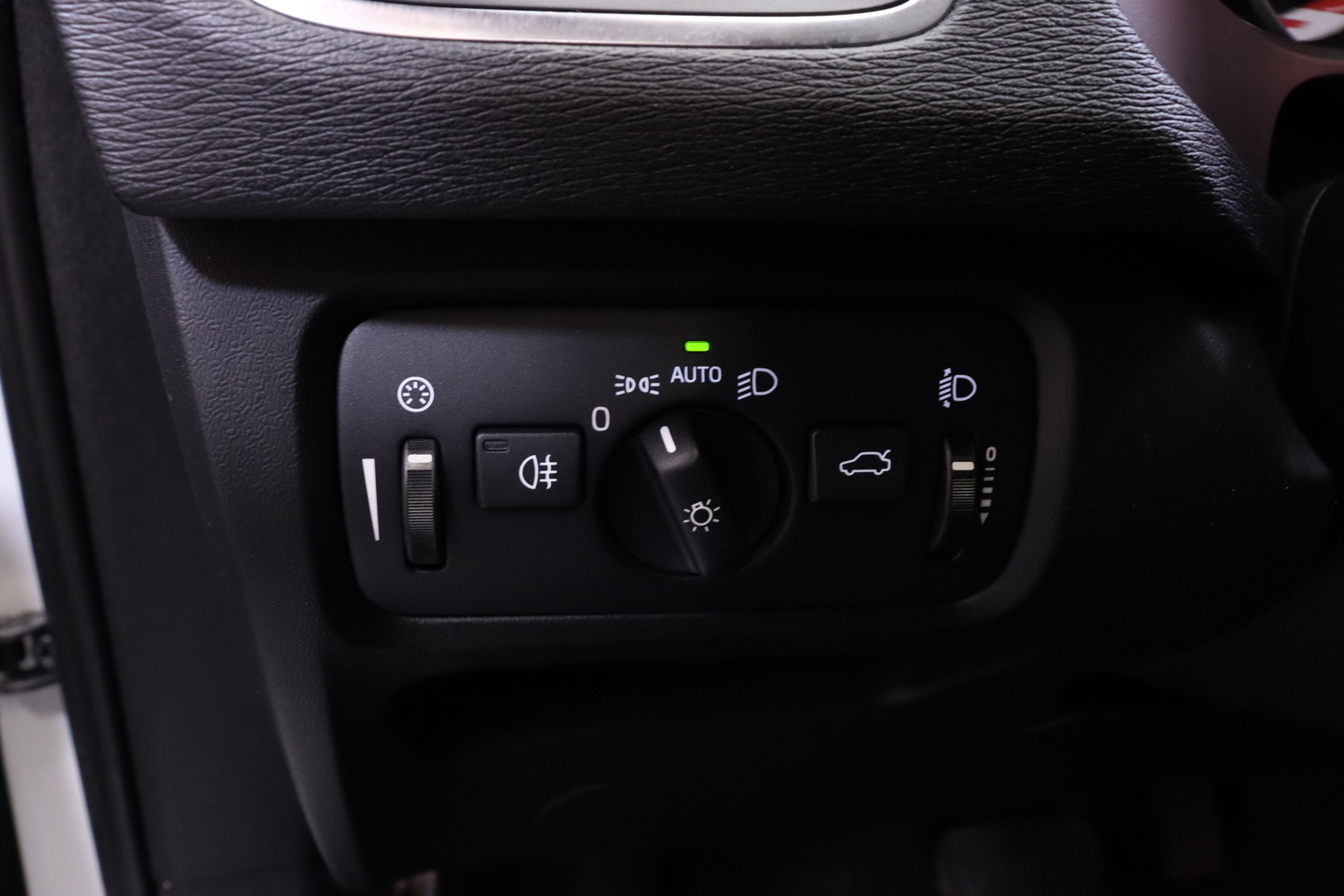 Volvo - V40 - D2 Kinetic aut - Viistoperä