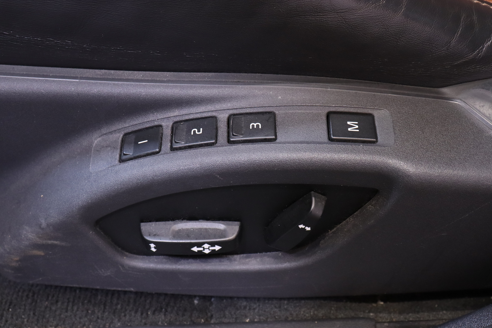 Volvo - V60 - D6 AWD Summum plug in hybrid aut / MYYDÄÄN HUUTOKAUPAT.COM - Farmari