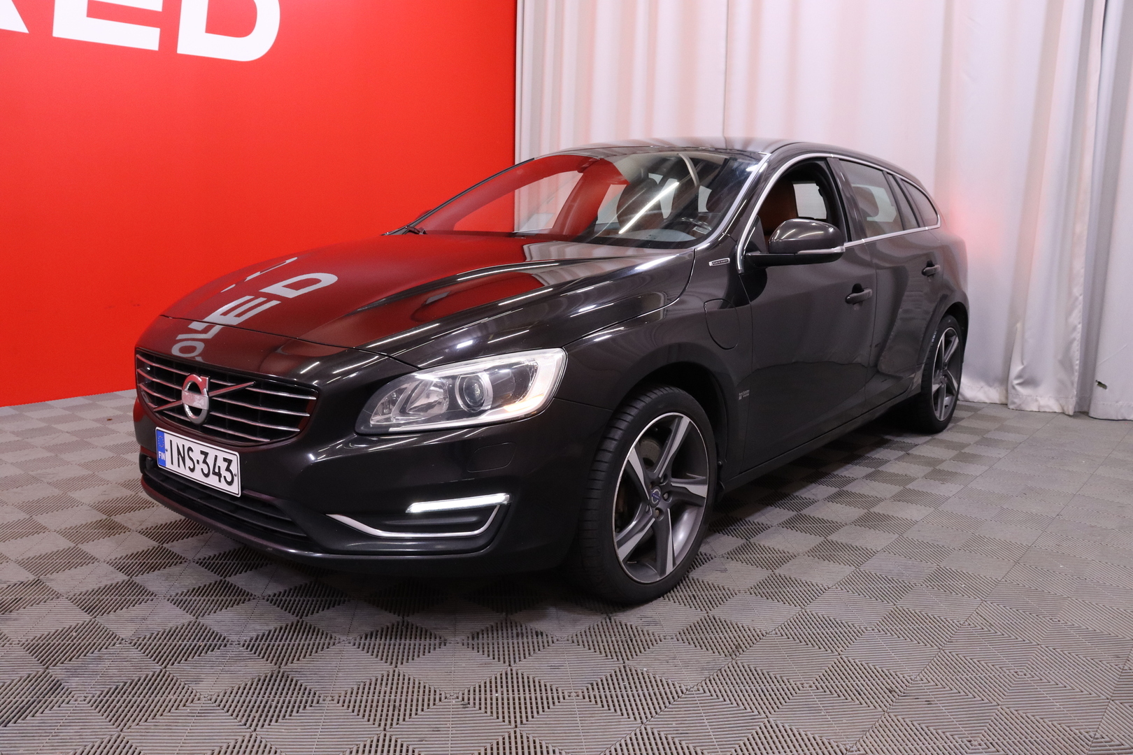 Volvo - V60 - D6 AWD Summum plug in hybrid aut / MYYDÄÄN HUUTOKAUPAT.COM - Farmari