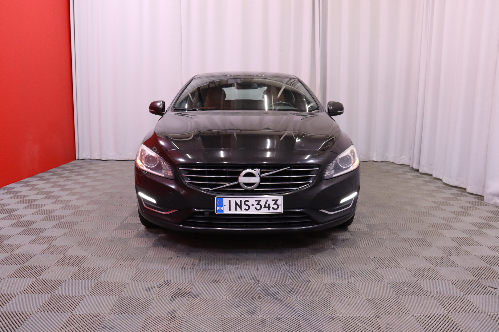 Volvo - V60 - D6 AWD Summum plug in hybrid aut / MYYDÄÄN HUUTOKAUPAT.COM - Farmari