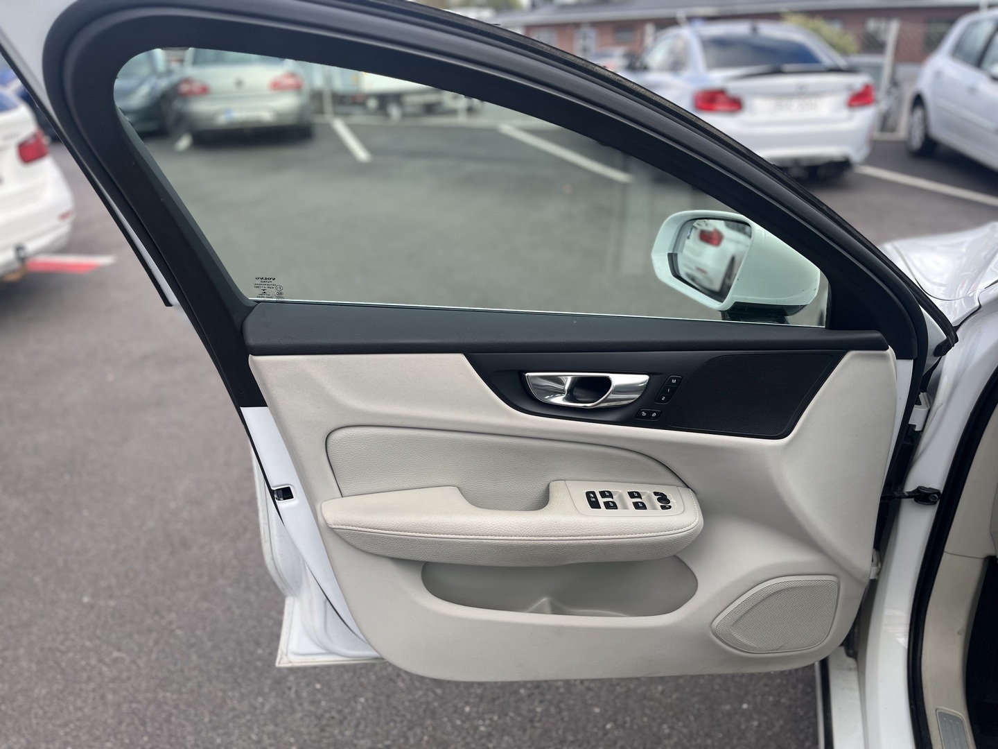 Volvo - V60 - T8 TwE AWD Inscription aut - Farmari