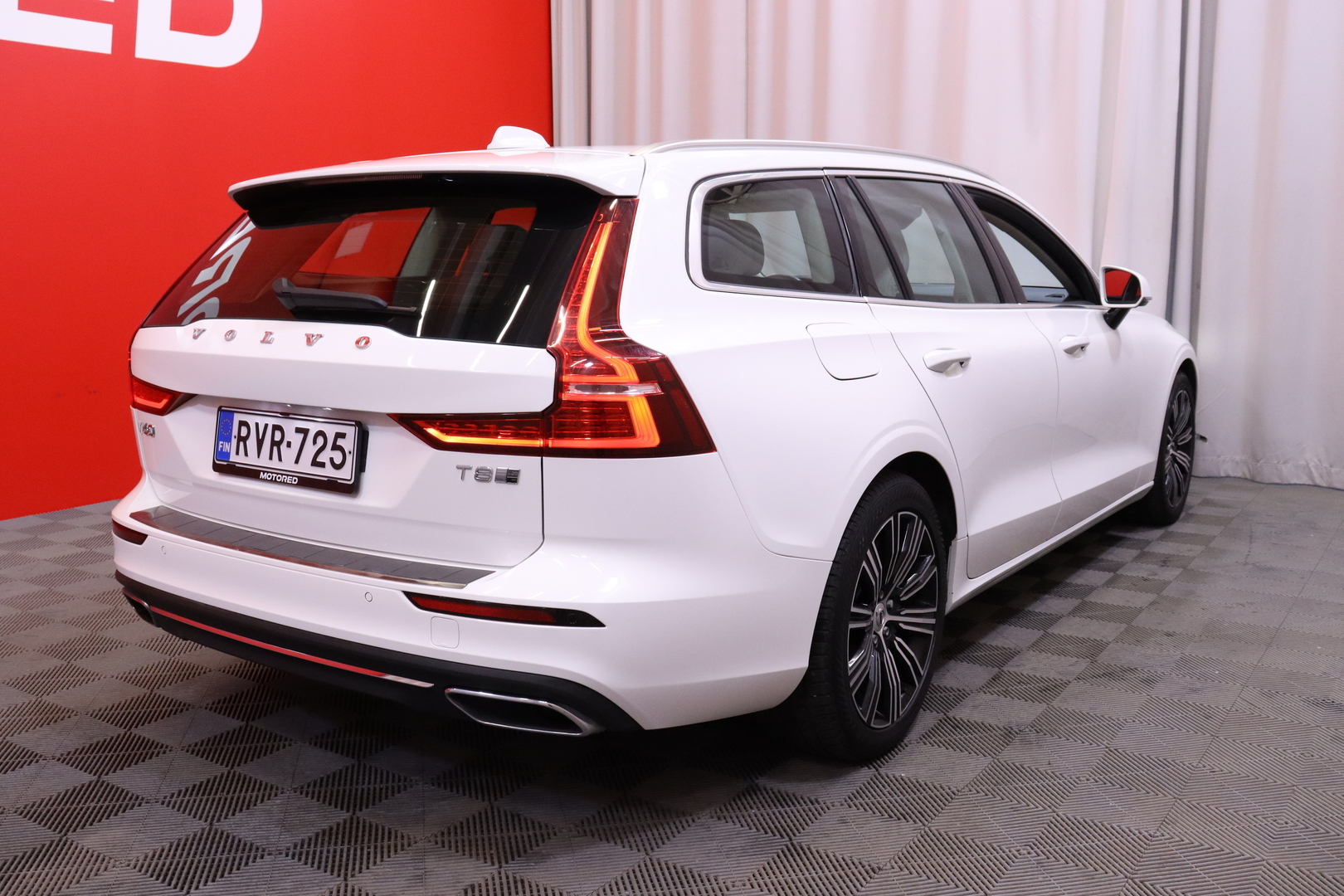 Volvo V60 T8 TwE AWD Inscription aut 2020, photo 2/34