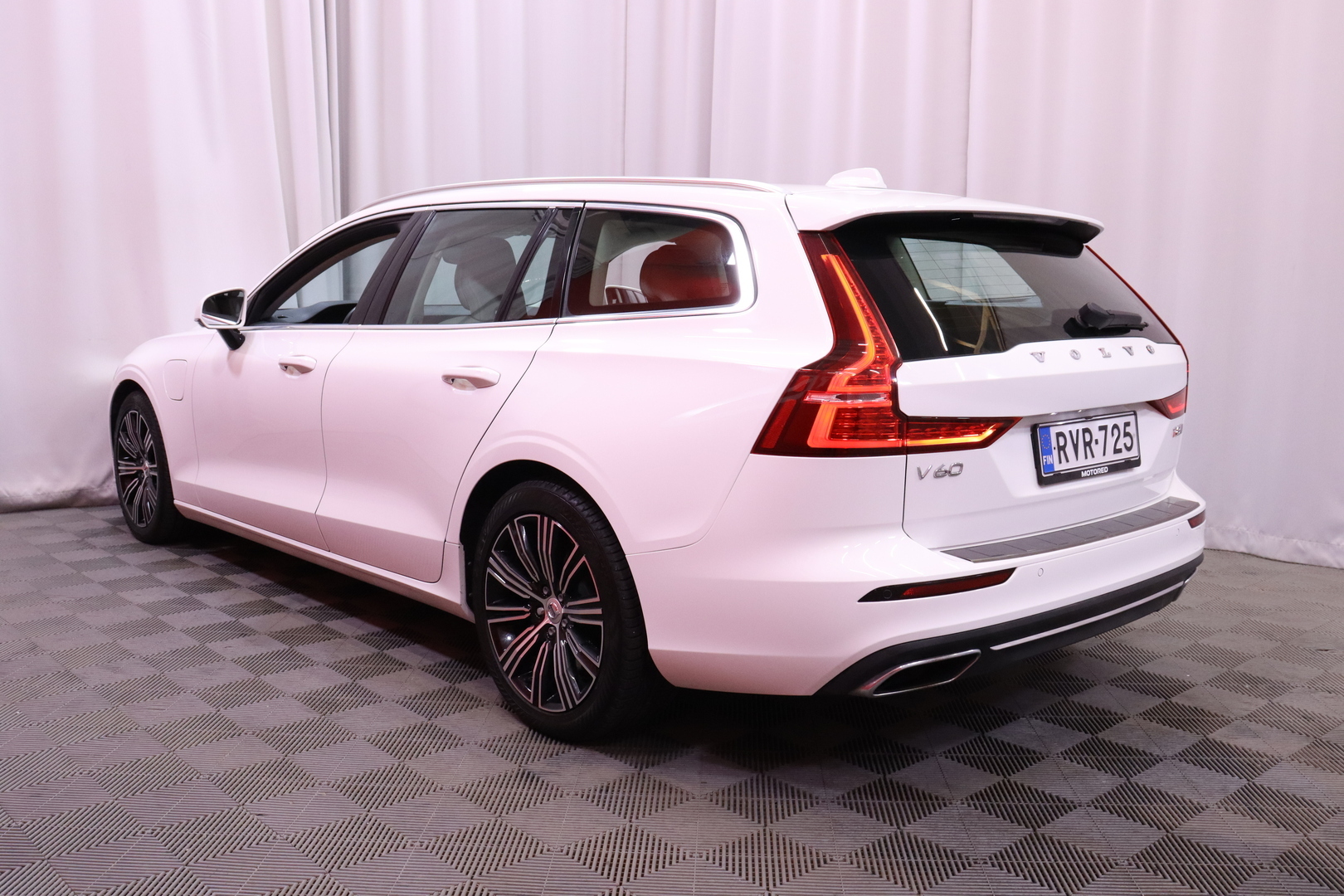 Volvo V60 T8 TwE AWD Inscription aut 2020, photo 5/34