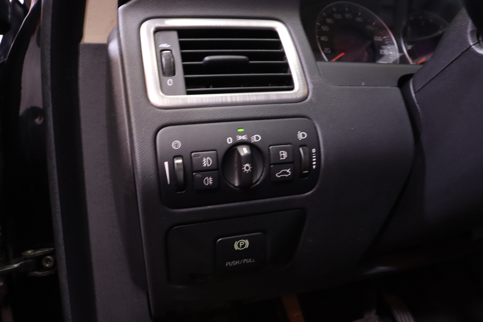 Volvo - V70 - 2.4D / MYYDÄÄN HUUTOKAUPAT.COM - Farmari