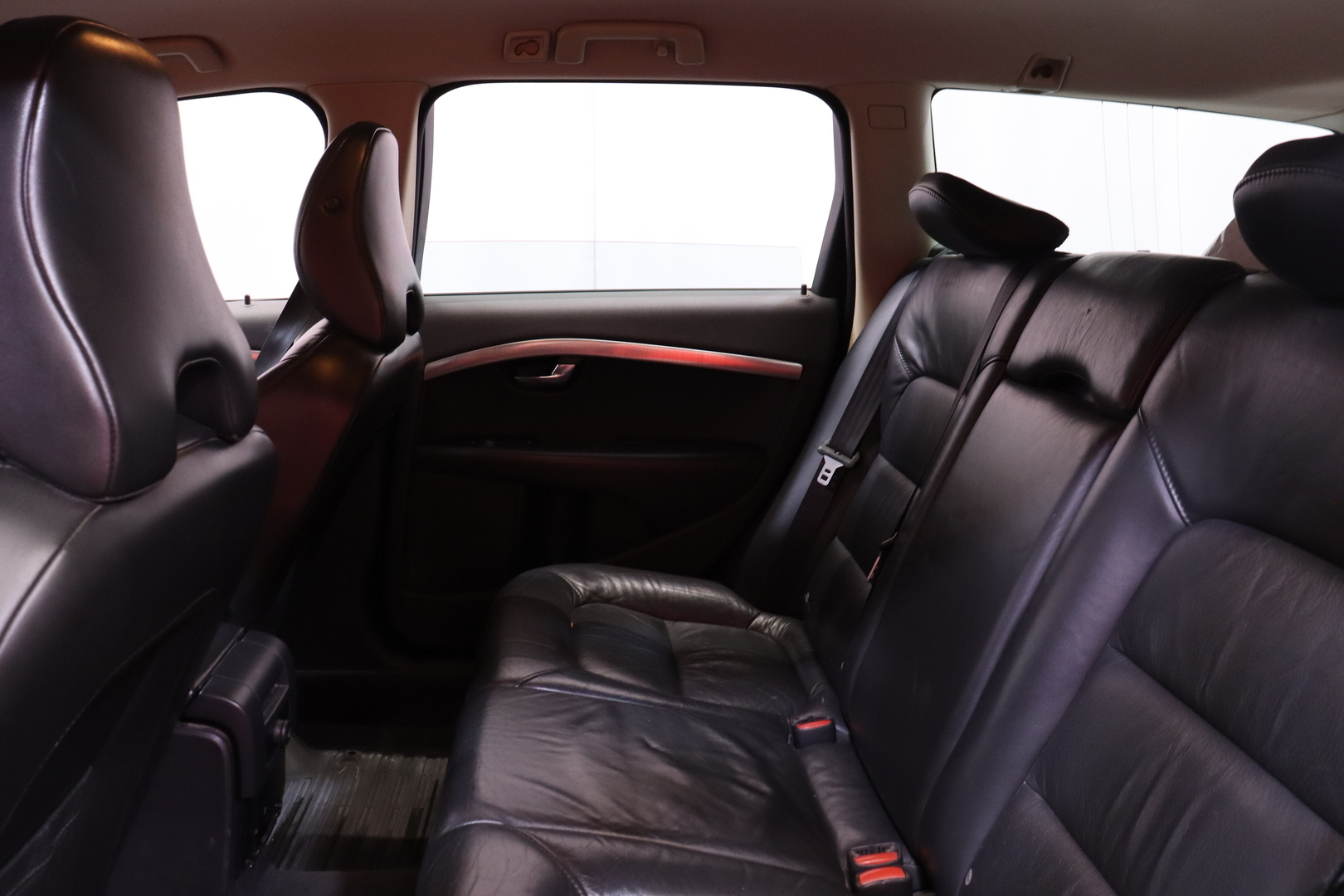 Volvo - V70 - 2.4D / MYYDÄÄN HUUTOKAUPAT.COM - Farmari