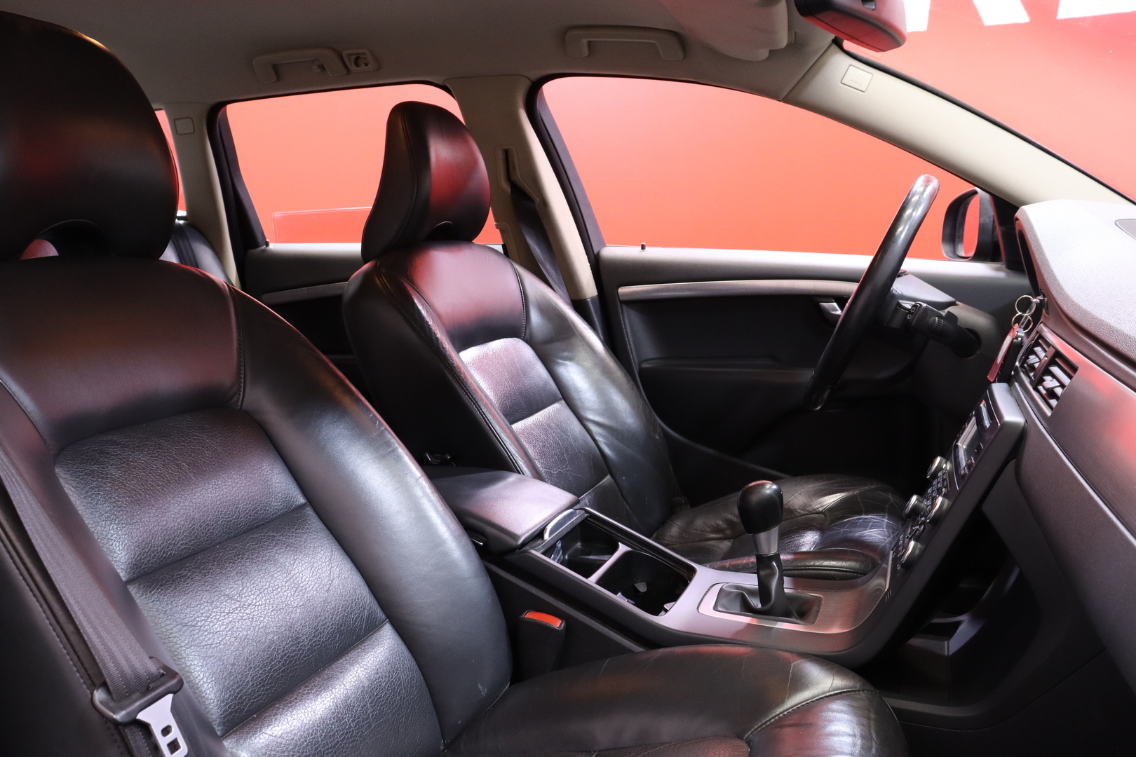Volvo - V70 - 2.4D / MYYDÄÄN HUUTOKAUPAT.COM - Farmari