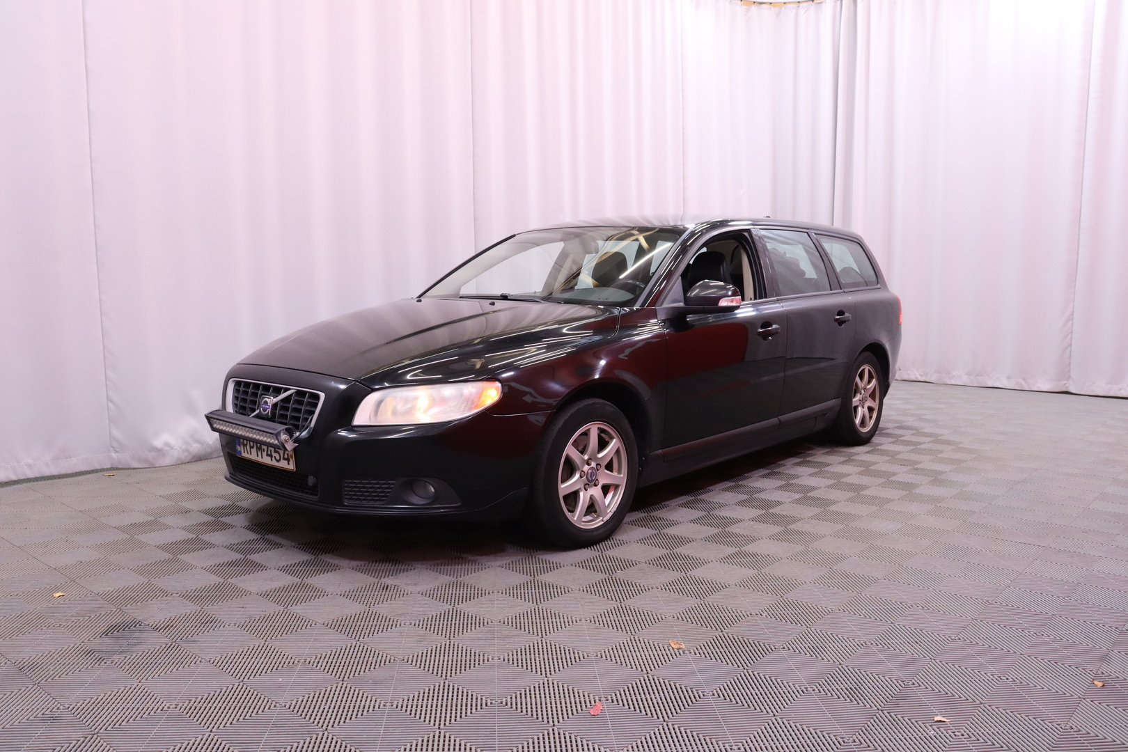 Volvo - V70 - 2.4D / MYYDÄÄN HUUTOKAUPAT.COM - Farmari