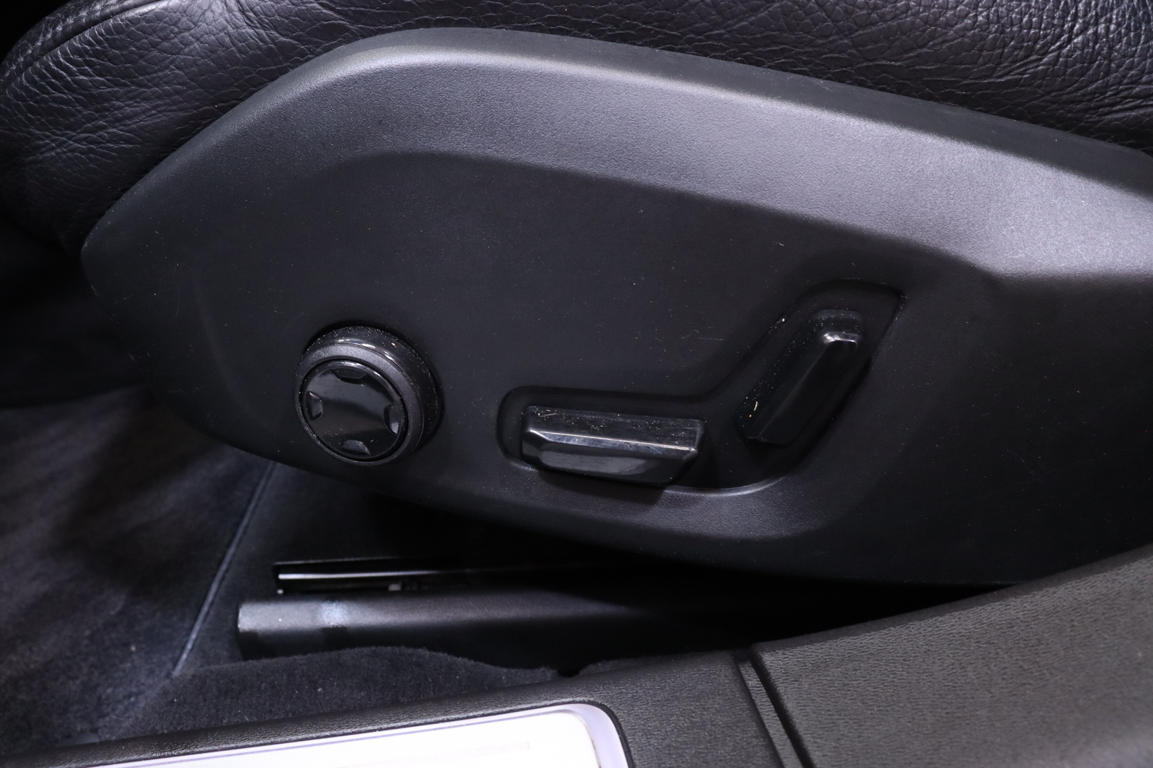 Volvo - V90 - D5 AWD Inscription aut. / Styling-Kit / ACC / Webasto / Kamera / Nahat / Keyless // - Farmari