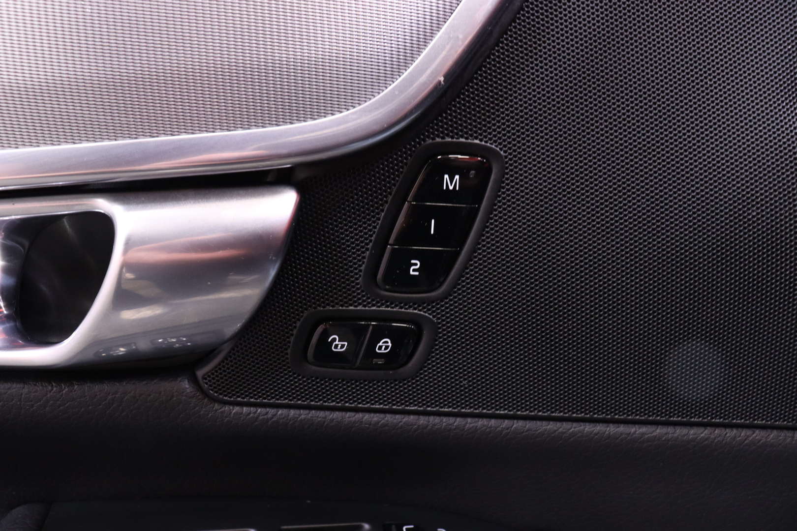 Volvo - V90 - D5 AWD Inscription aut. / Styling-Kit / ACC / Webasto / Kamera / Nahat / Keyless // - Farmari