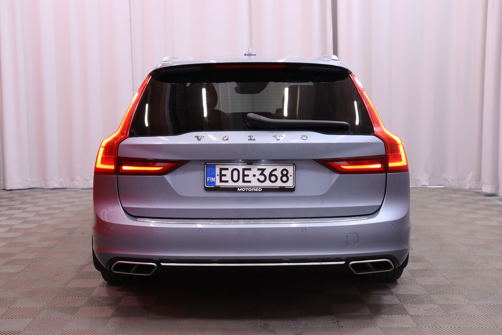 Volvo - V90 - D5 AWD Inscription aut. / Styling-Kit / ACC / Webasto / Kamera / Nahat / Keyless // - Farmari