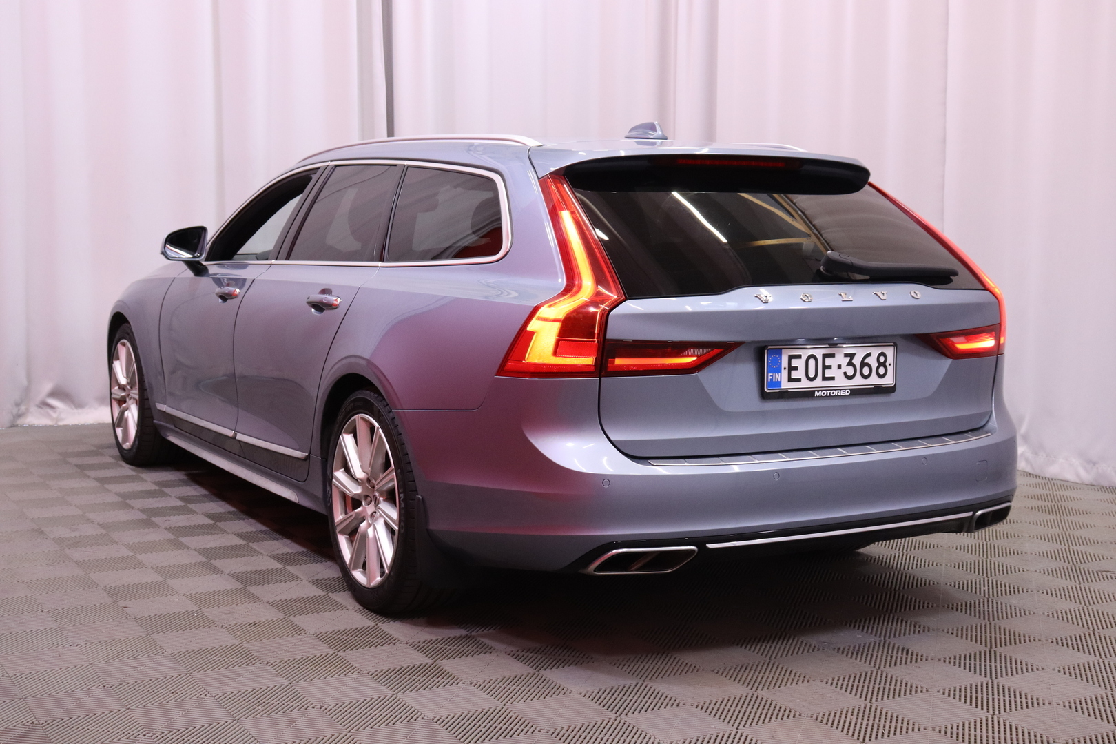 Volvo - V90 - D5 AWD Inscription aut. / Styling-Kit / ACC / Webasto / Kamera / Nahat / Keyless // - Farmari