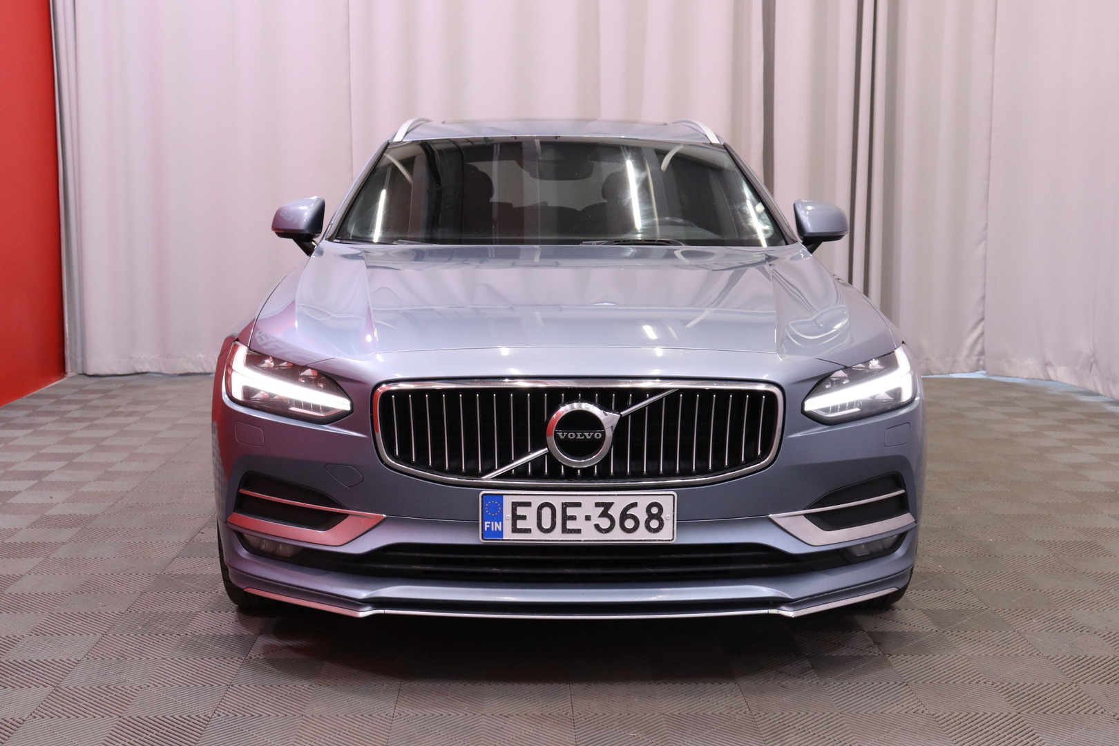 Volvo - V90 - D5 AWD Inscription aut. / Styling-Kit / ACC / Webasto / Kamera / Nahat / Keyless // - Farmari