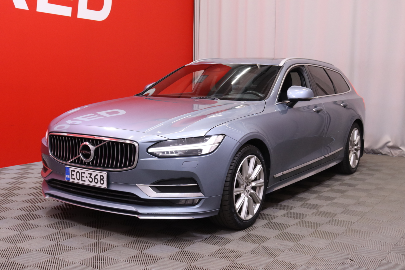 Volvo - V90 - D5 AWD Inscription aut. / Styling-Kit / ACC / Webasto / Kamera / Nahat / Keyless // - Farmari