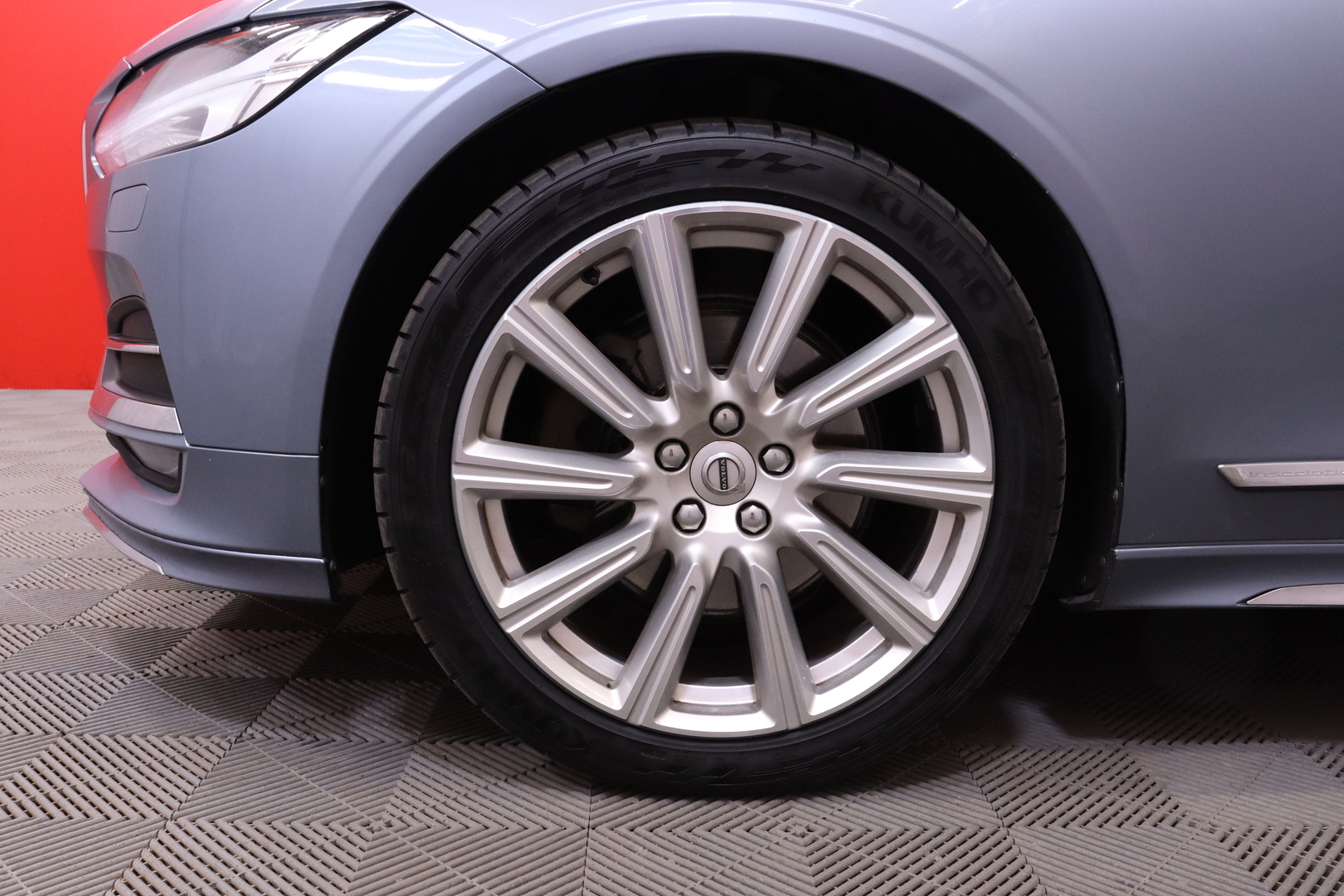 Volvo - V90 - D5 AWD Inscription aut. / Styling-Kit / ACC / Webasto / Kamera / Nahat / Keyless // - Farmari
