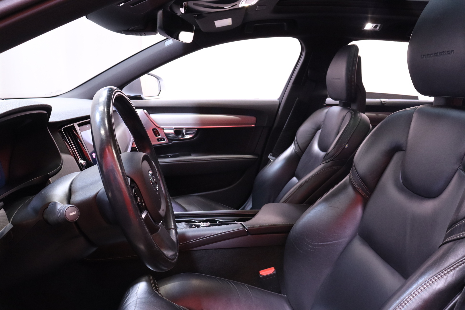 Volvo - V90 - D5 AWD Inscription aut // Webasto / Bowers & Wilkins / Navi / 360° / ACC / Muistipenkit / HUD / LED/ Panorama // - Farmari
