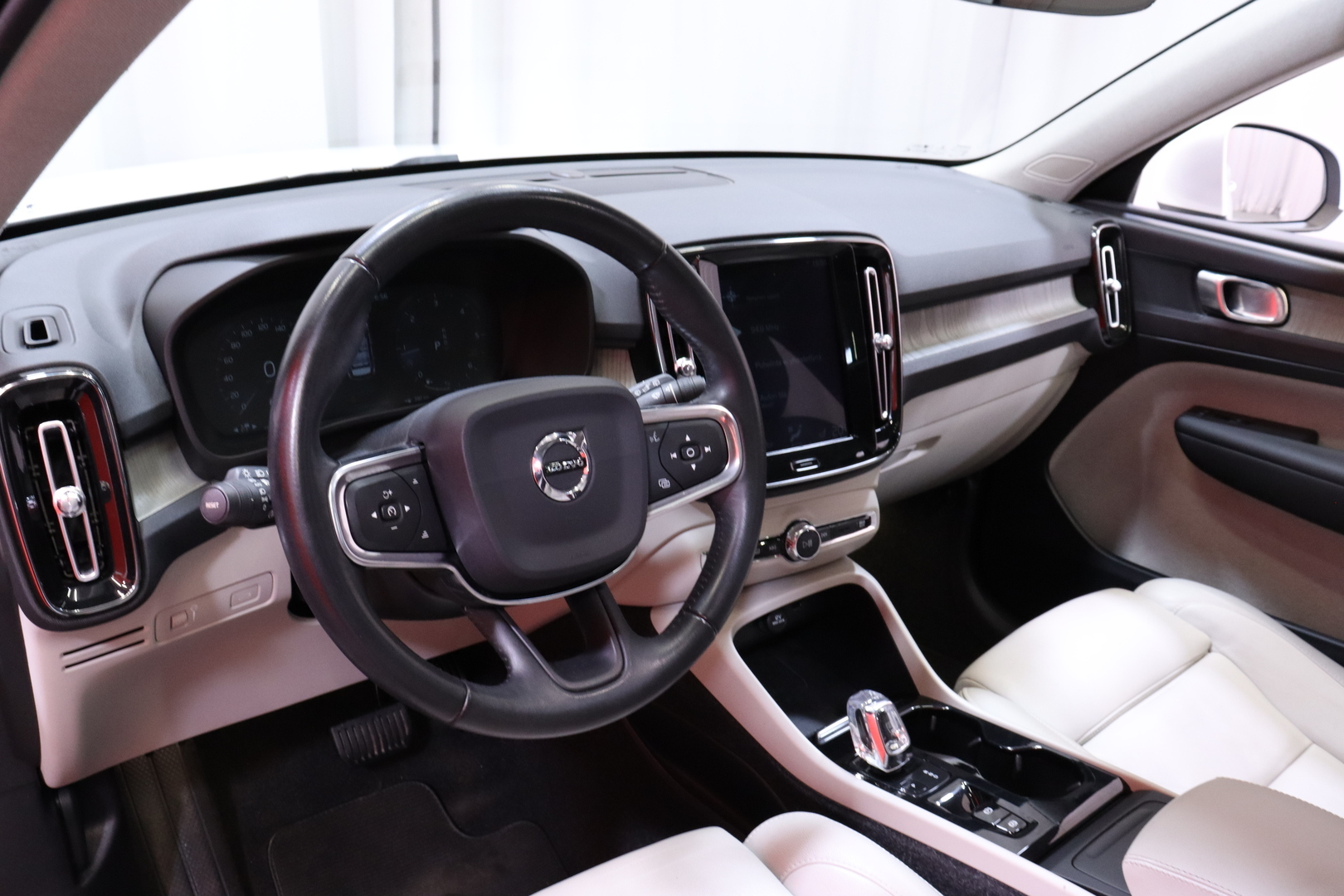 Volvo - XC40 - D4 AWD Business Inscription aut - Maastoauto