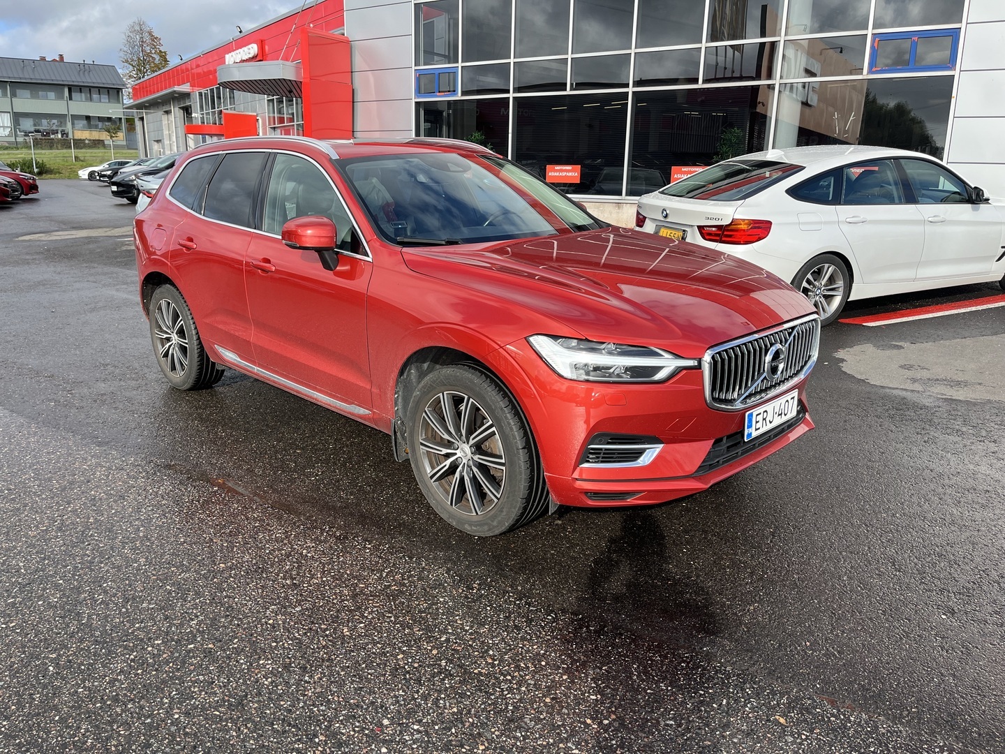 Volvo - XC60 - T8 AWD Inscription aut / Ilmastoidut istuimet / Led / ACC / Kamera / Webasto / Panorama / Ilma-alusta / Muistipenkki / Koukku - Maastoauto