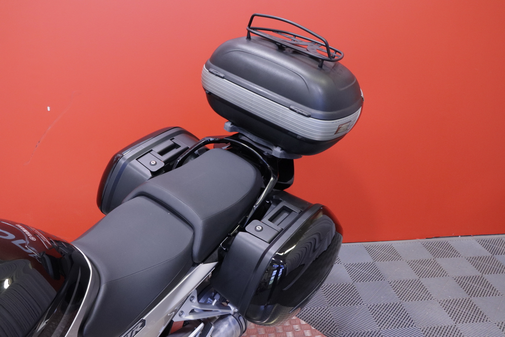 Yamaha - FJR - 1300 // Juuri saapunut! / Suomi-pyörä / 3x Laukut / Navi / Leovince // - Moottoripyörä