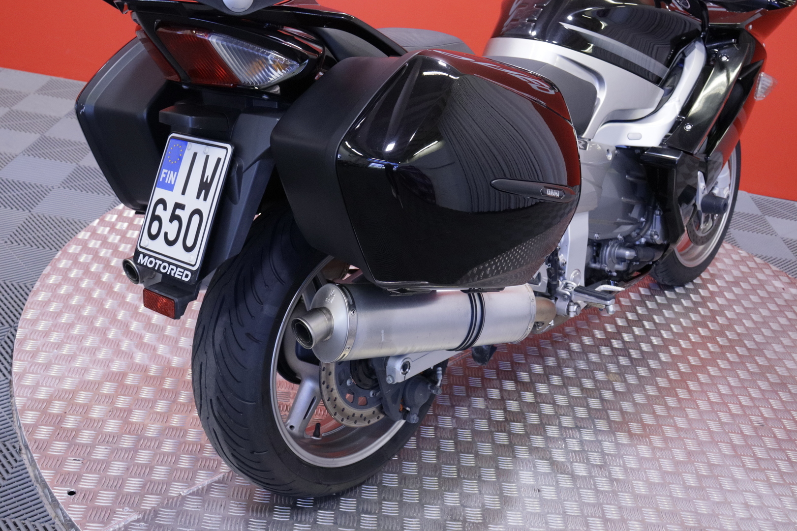 Yamaha - FJR - 1300 // Juuri saapunut! / Suomi-pyörä / 3x Laukut / Navi / Leovince // - Moottoripyörä