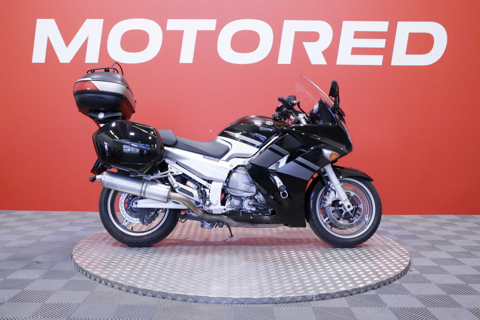 Yamaha - FJR - 1300 // Juuri saapunut! / Suomi-pyörä / 3x Laukut / Navi / Leovince // - Moottoripyörä