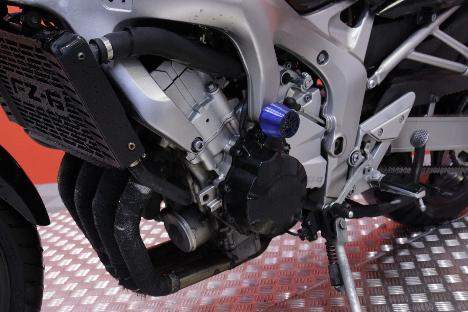 Yamaha - FZ6 - // Suomi-pyörä / LED / Kaatumatapit // - Moottoripyörä