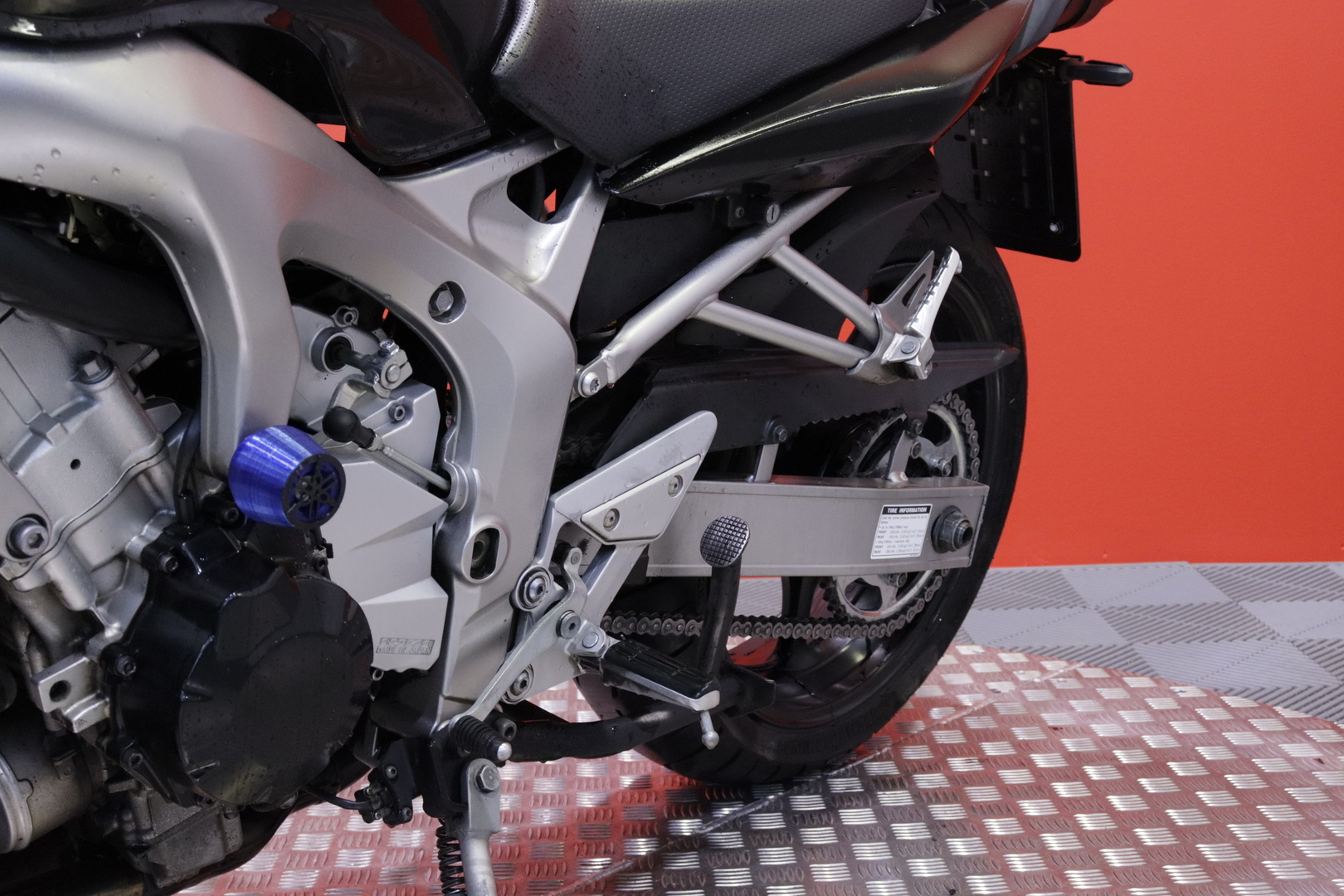 Yamaha - FZ6 - // Suomi-pyörä / LED / Kaatumatapit // - Moottoripyörä