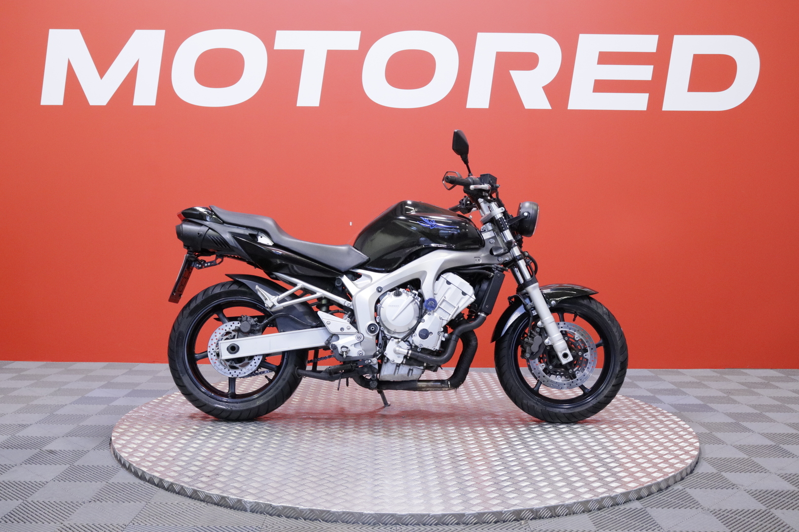 Yamaha - FZ6 - // Suomi-pyörä / LED / Kaatumatapit // - Moottoripyörä