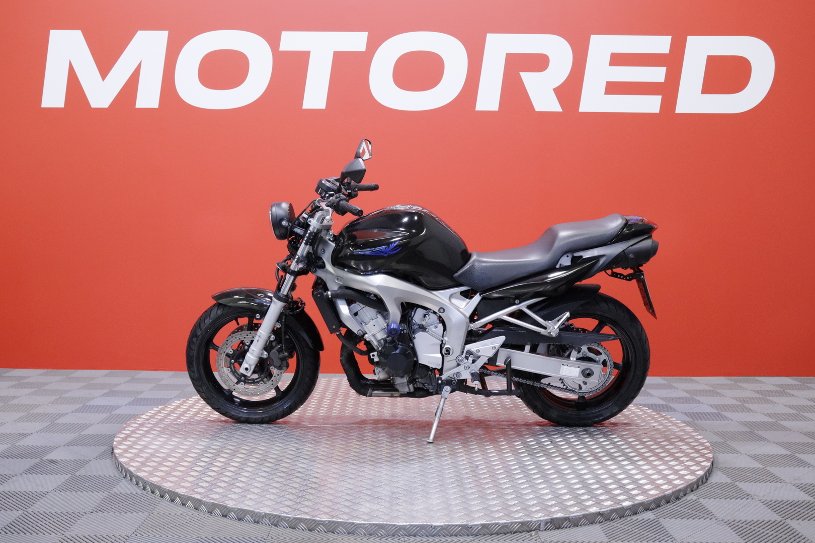 Yamaha - FZ6 - // Suomi-pyörä / LED / Kaatumatapit // - Moottoripyörä